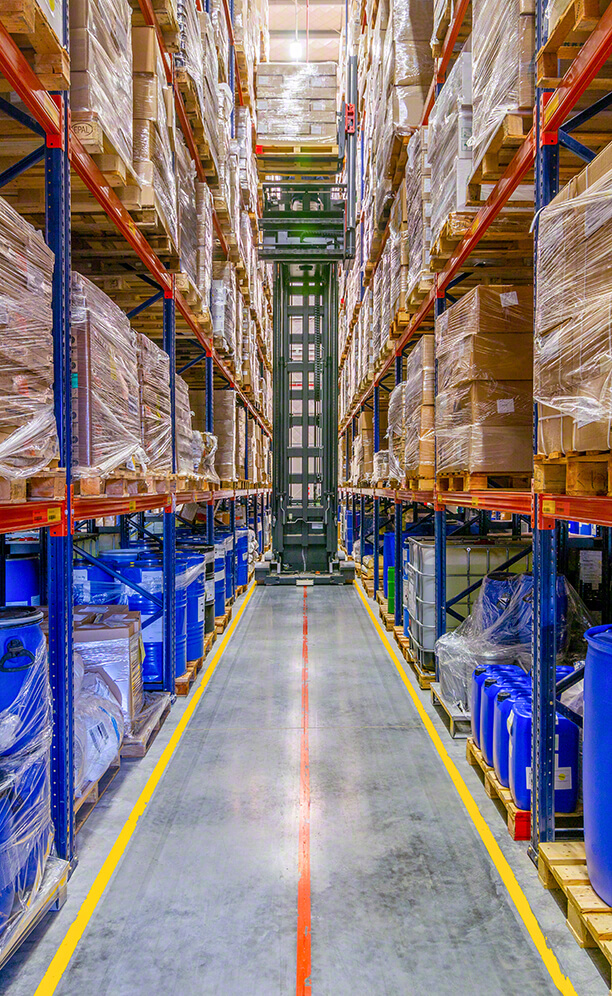 Operators use trilateral forklifts to store products
