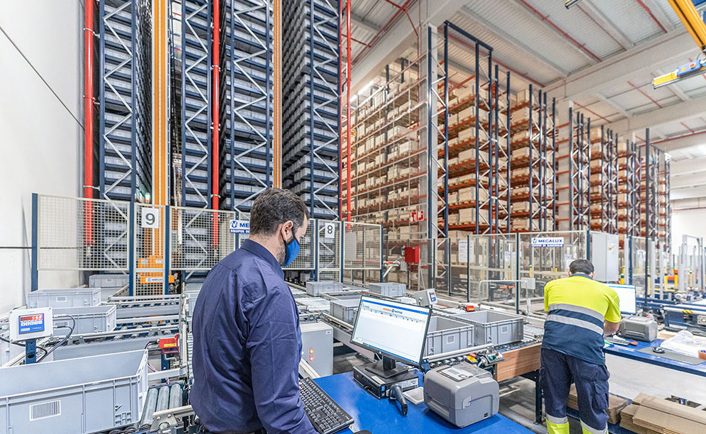 Automated installation for boxes at Industrias Yuk's centre