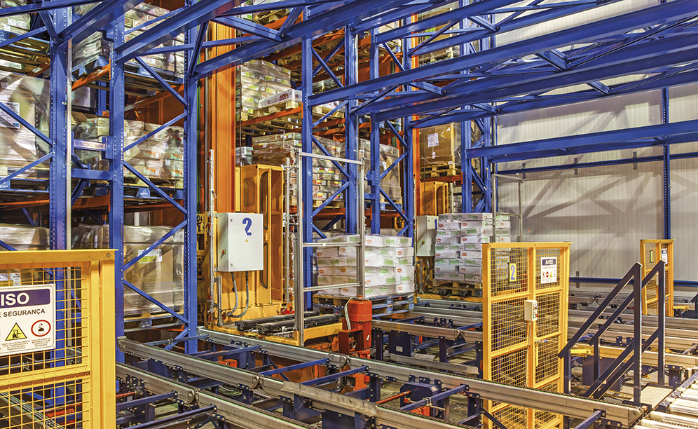 The clad-rack cold storage is entirely automated and accommodates more than 16,000 pallets
