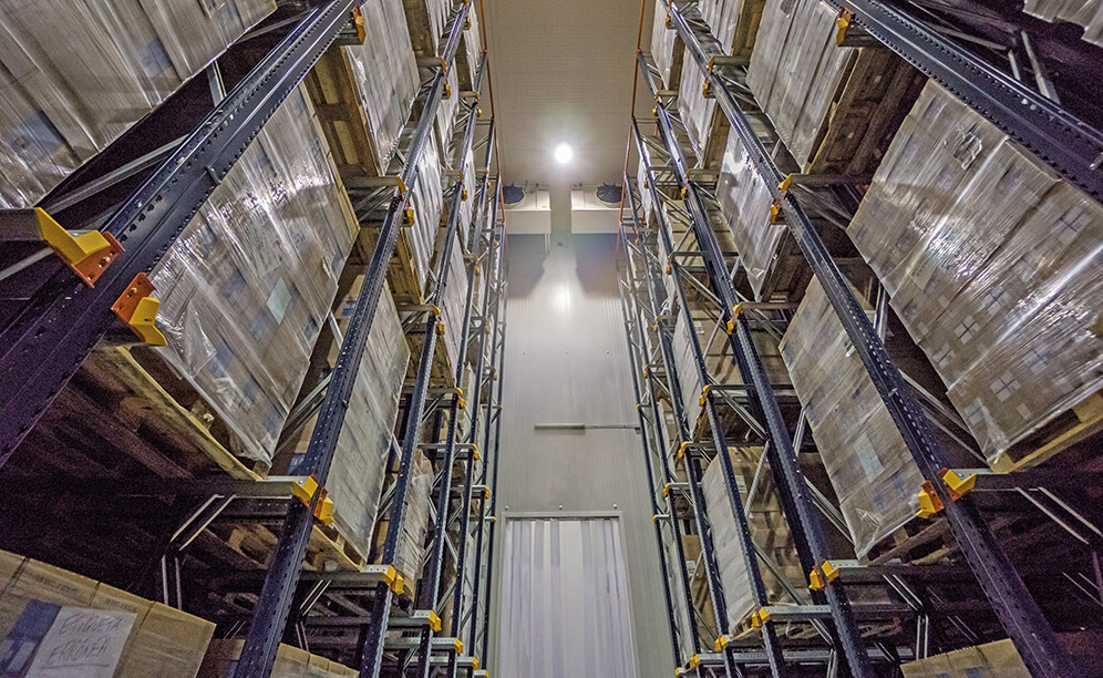 The drive-in pallet racks in the three frozen storage installations provide a storage capacity of more than 3,400 pallets of consumer products