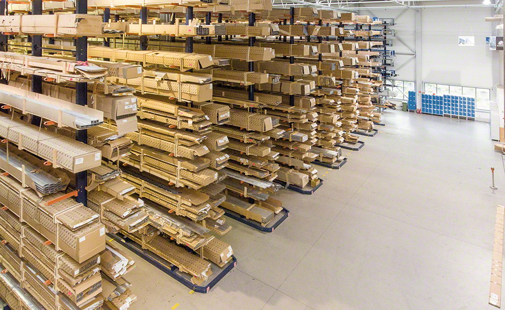 Aluminium profile warehouse of Aluprof with cantilever racks