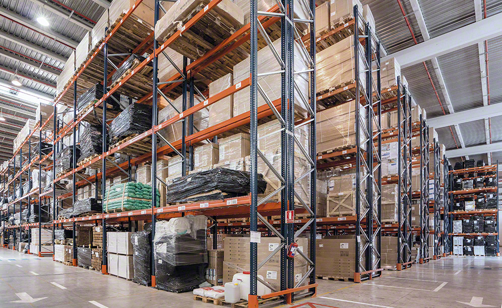 Direct access facilitates input and output of the pallets from their locations
