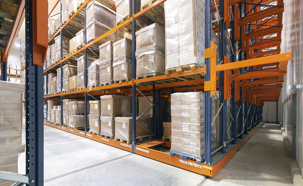 High-density Movirack racks that offer direct access to the goods