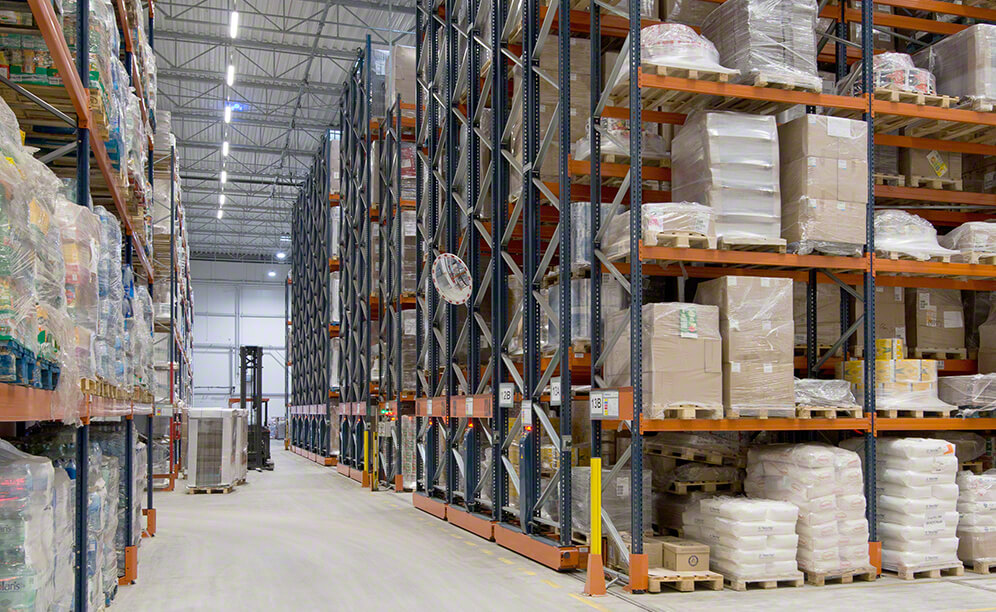 The warehouse offers a storage capacity for 2,730 pallets