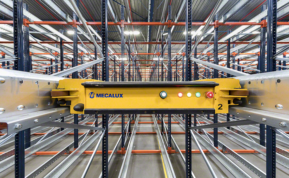 Semi-automatic Pallet Shuttle at the Croix Rouge warehouse in France