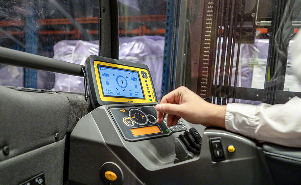 Operators use a tablet to give orders to the automatic shuttles